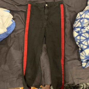  - Söta byxor från H&M. Använd ett fåtal gånger. Köpt för ett år sedan. 50% PÅ ALLT TILLS SÖNDAG. 