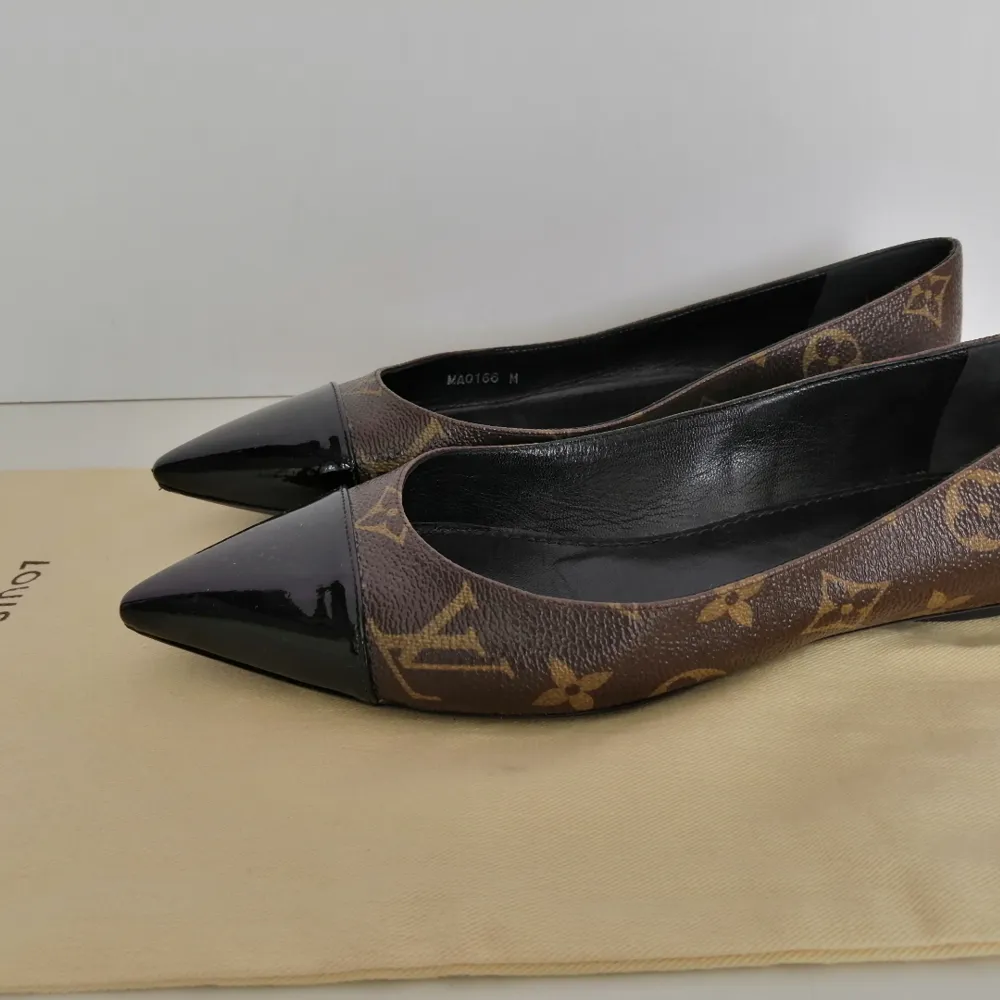 Louis Vuitton Patent Monogram Fetish Ballerina, very good condition, !!! there is a small defect,look the last pics, dustbag size 37, insole 24cm, date code MA0166 M write me for more info. Skor.