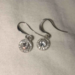  - Örhängen från Pilgrim, bud