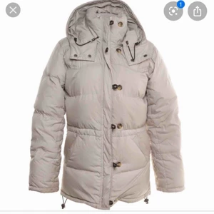  - Jag skulle vilja byta min biega boomerang jacka som är i storlek M mot en S. Färgen spelar ingen roll så länge det är en Small. Kan även bytas mot en annan jacka! Kom med förslag 😊