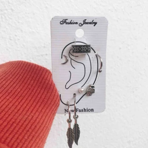  - Helt nya örhänge, frakten ingår i priset💫