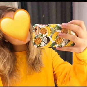  - Jättefin gul sweater köpt på bikbok. Säljs för att jag inte har använd den mycket på ofta. Priset kan debatteras men om flera är intresserade är det budning som gäller. ✨💞🦋