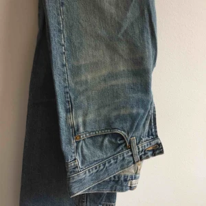  - Coola jeans med snygg grå/blå färg. Snygg och najs passform. Köpare står för frakt. Annars möts vi på söder💕