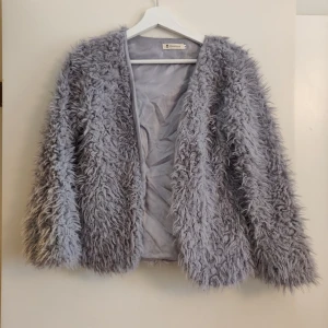  - Grå tunn teddyjacka, supermysig!     