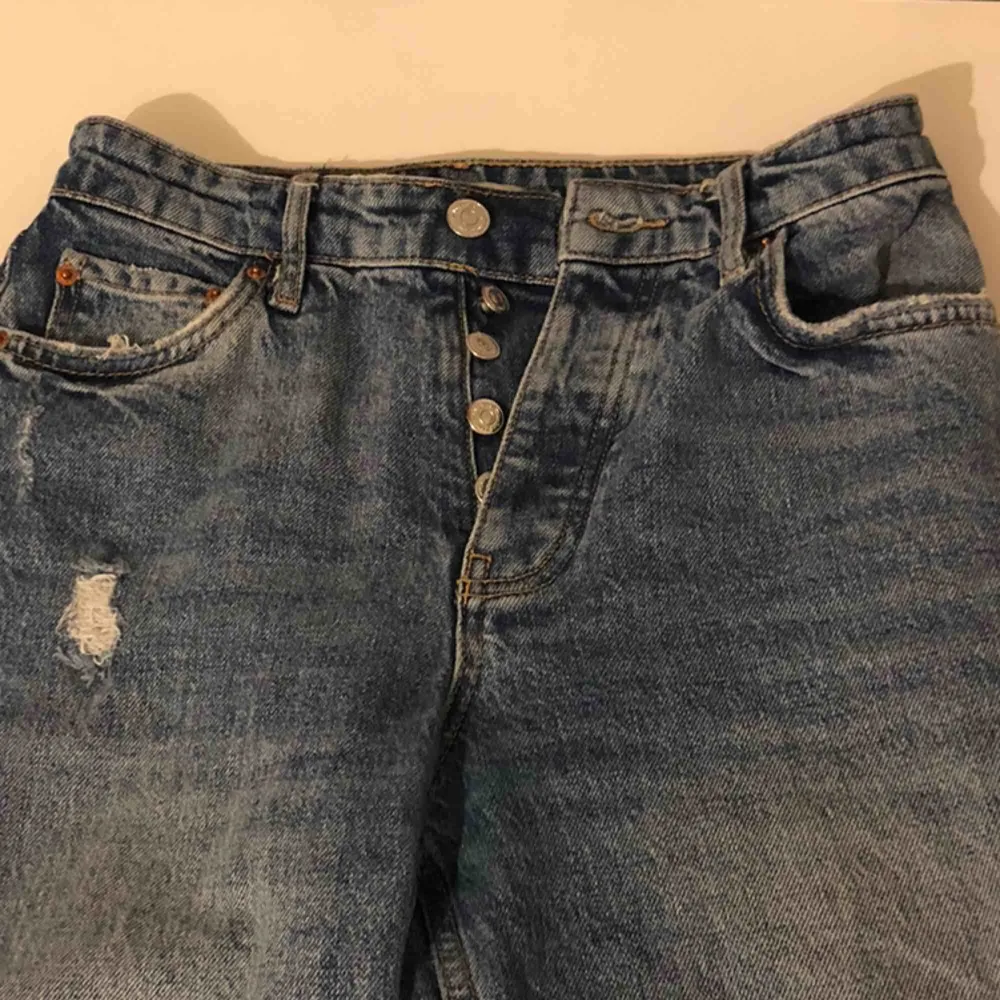 Jeans från Gina tricot i bra skick säljer pga att jag inte använder dom längre🥰 . Jeans & Byxor.
