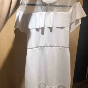  - En superfin studentklänning, använd 1 gång 