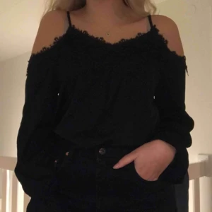  - Silkes liknande blus ifrån ginatricot