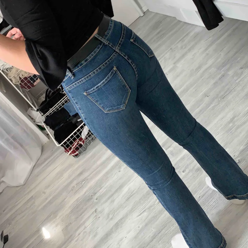 Jätte fina botcut jeans , st 34 men passar mig som är 36 . Jeans & Byxor.