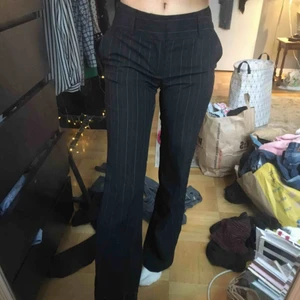  - randiga kostymbyxor från MEXX storlek 34. 120 kr inklusive frakt! 