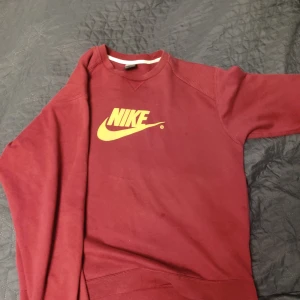Vintage Nike College Crewneck - Bra skick. Strlk. Large men passar Medium om man gillar oversize. 