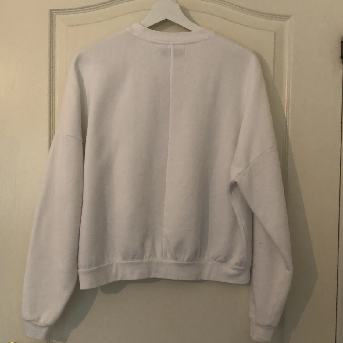 Vit tröja med tryck från /STAY🌹 - 91