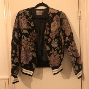 Jacka - Tunn jacka från asos stl 38 men passar 40