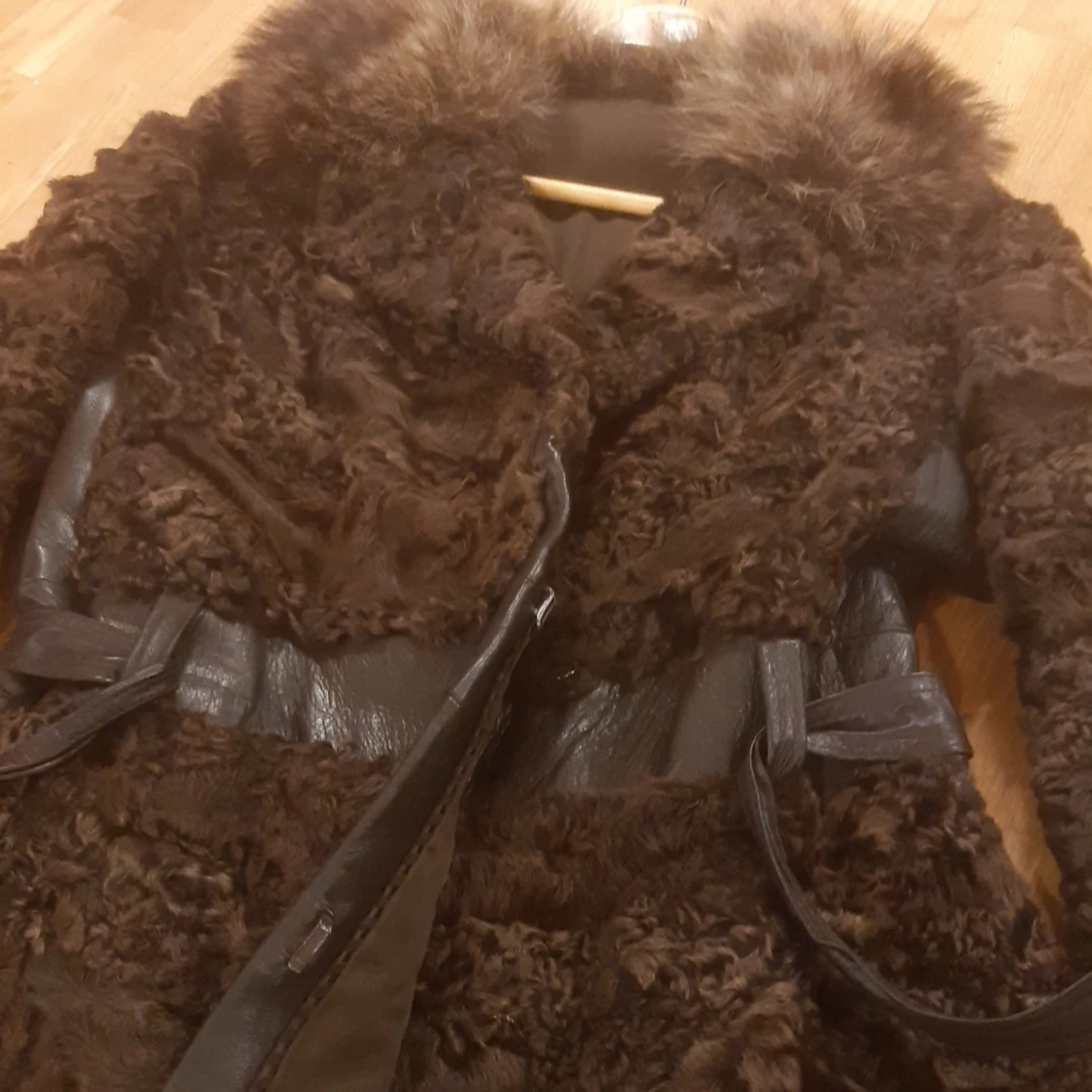 Minkpäls jacka med skinn detaljer  - 91