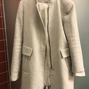 Grå Kappa zara  - Jätte fin går kappa i zara! Storlek m