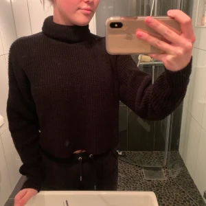 BikBok stl xs - Jätte fin stickad med polokrage. Storlek xs men passar s