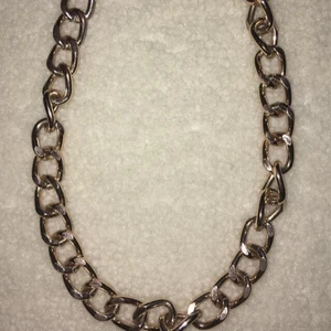 En guld kjedja (fake guld) - Pris diskuteras, köparen står för frakten💕