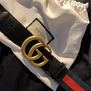 Gucci skärp äkta - Äkta Gucci skärp, beställde det från hemsidan. De är 85 mm. Jag har tyvärr tappat bort kvittot i flytten.