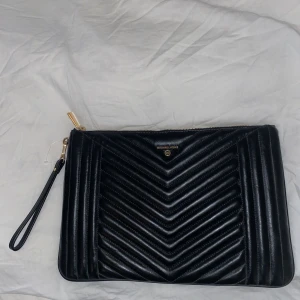 Äkta Michael kors väska - Köpt från Michael kors hemsida.