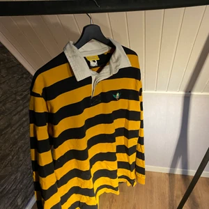 Randig tröja - Köpt på carling förra året och jag har bara använt den en gång. 