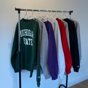 Vintage kläder - In och följ retrospekt har på Plick för en massa vintage kläder!! 