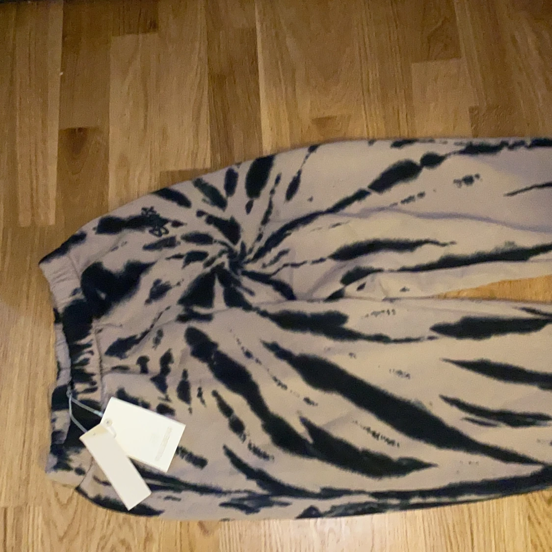 Pull & bear tiedye byxor storlek M - 90