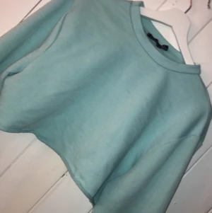 Fin croppad sweatshirt från boohoo - Helt okej skick 