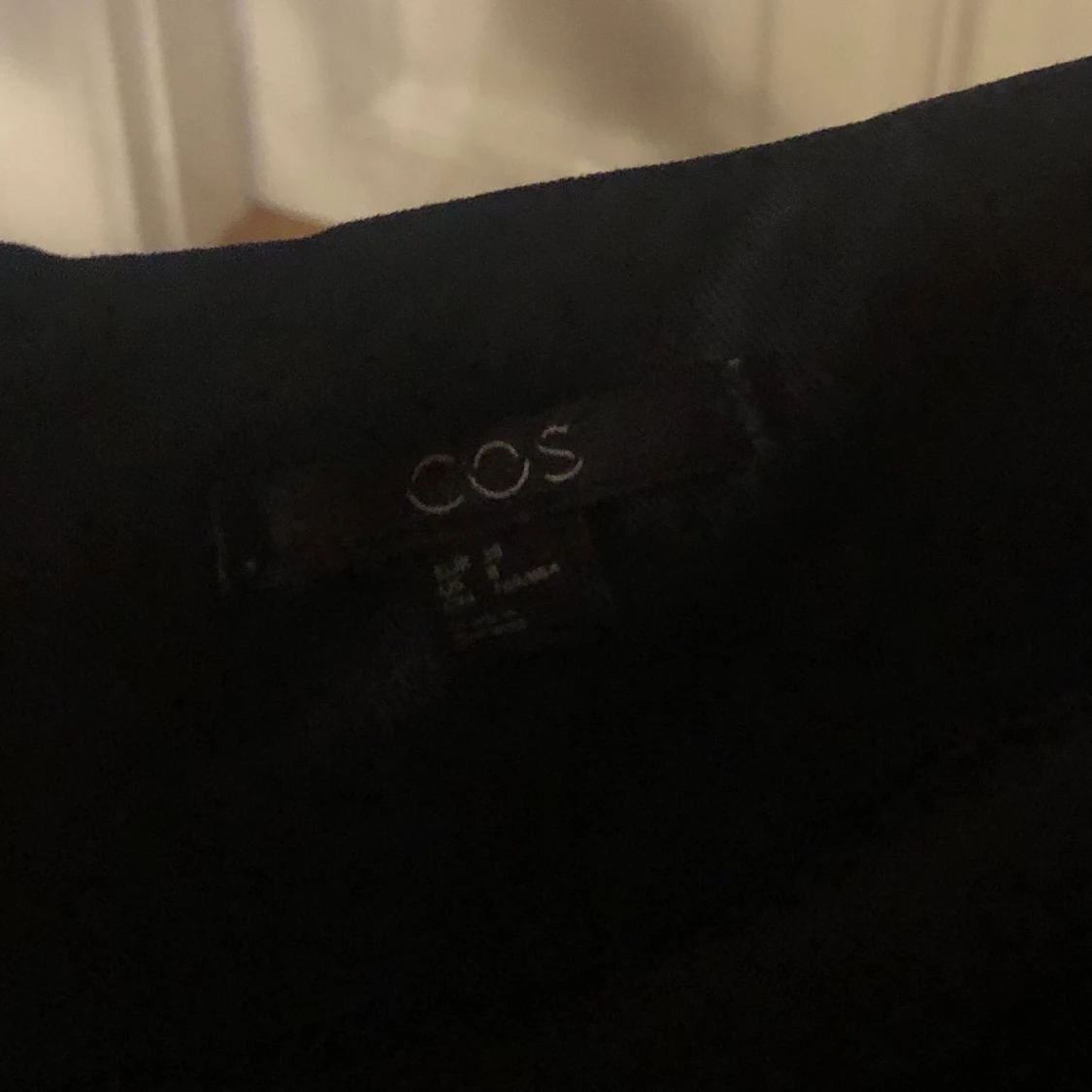 Långärmad svart blus med dragkedja  - 91