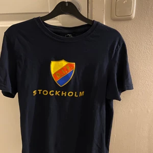DIF TRÖJA - Knappt använd, bra skick. 