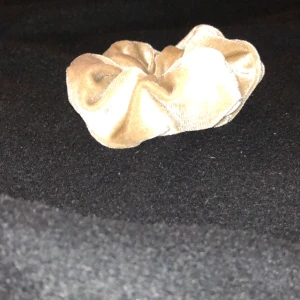 Tofs  - Tofs som aldrig har används men jag har köpt den för 1,5 år sedan,är inte sliten🙃