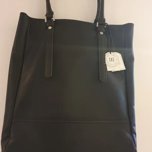 Don donna väska - Helt ny med tags kvar 💖. Köparen betalar frakten 📦 Nypris 699:-