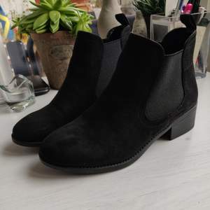 Never worn ankle boots size 36. They are not my size.