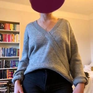 Grå stickad tröja - Grå stickad tröja i fint skick 