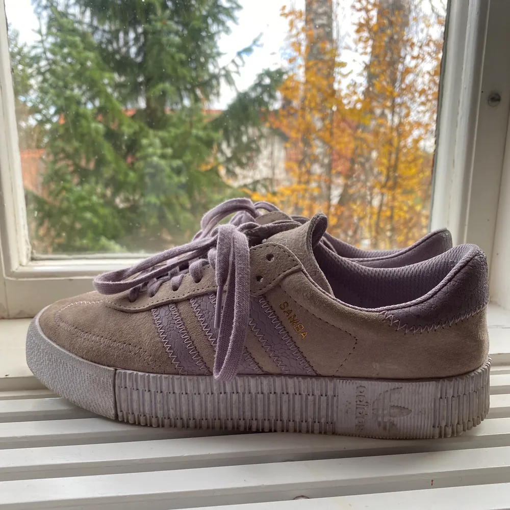 Adidas Originals SAMBAROSE dam- purple. Nypris 999kr. Skor.