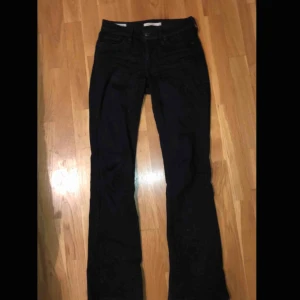 Levi’s jeans - Skitsnygga Levi’s jeans i bra skick!