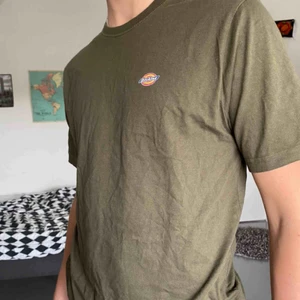  - T-shirt från dickies som inte kommer till användning. I bra skick. 