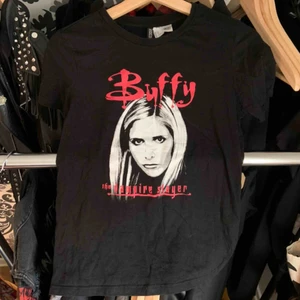Buffy T-shirt  - Buffy T-shirt, storlek XS, 40kr, köparen står för frakten 