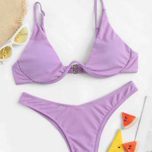  - Assnygg bikini i en jättefin färg (precis som på bilden) som sitter sjukt bra men tyvärr var lite liten för mig 💜💜💜