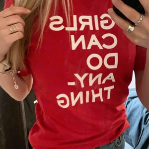  - Säljer min fina röda Zadig voltaire tröja då den inte används. Använd 2gånger så nyskick.  Köpa på Zadigs egna butik i Sthlm.  Kom med prisförslag 🤩💘