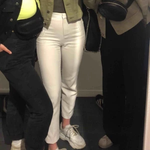  - Jättesnygga vita kostymbyxor som tyvärr blivit för små:((  Storlek xs från zara