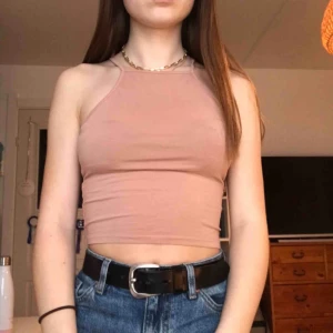  - Fint hudfärgat linne från HM, behöver inte ha BH under om man inte vill.  Frakt tillkommer