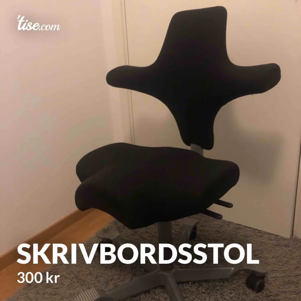 Säljer en svart skrivbordsstol!! Haft den cirka ett år men inte använt den så mycket den har mest bara stått, därav lite dammig men kan torkas av. En väldigt bekväm stol, hämtas i Stockholm!. Övrigt.