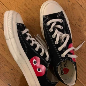  - Converse comme des garçon play Använda 3 ggr 