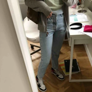  - Säljer dessa jätte snygga jeansen från Levis! Köpta för 1090 kr, pris kan diskuteras⚡️🌙🤪😍