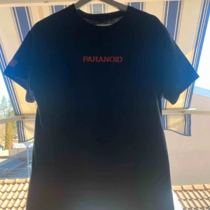  - Anti social social club x Undefeated t-shirt Storlek: M Cond 8/10 Köpt för 1000kr Säljer för 499kr