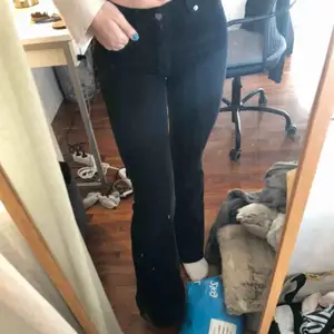 Favoritjeans från Dr.denim som tyvärr inte kommer till användning längre, fint skick!💞bootcut 