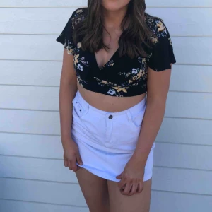  - Jättefin topp som har knyte bak i ryggen(DM för fler bilder) använd Max 2 gånger💕 80kr + frakt💋