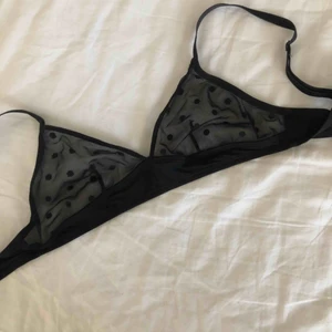  - Jättefin och skön topp från monki! Säljer pga för liten. Kan mötas upp i Värnamo och Jönköping, annars står köparen för frakt. 