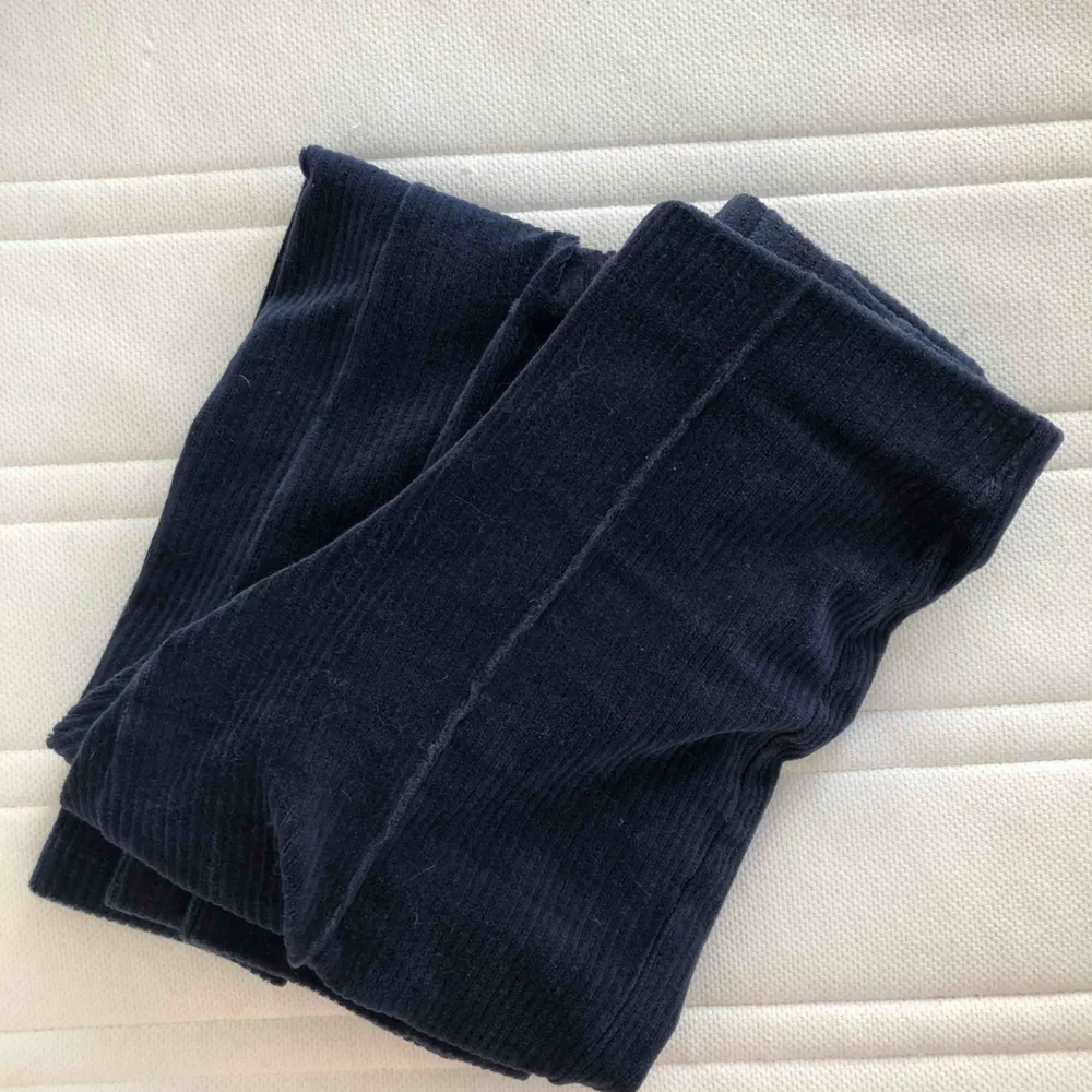 Jättesnygga och sköna byxor från Gina!! Frakten går på 66kr men kan också mötas upp i Malmö🤍. Jeans & Byxor.