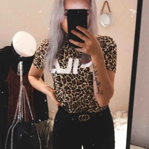  - T-shirt från Fila med turtleneck.  Lite kortare i modellen, endast använd en gång