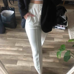  - Superfina och bekväma byxor, passar till allt och perfekta till sommaren! 🌹 50 kr frakr